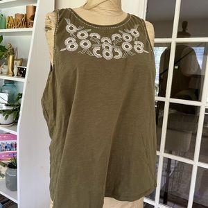 Cute sleeveless j crew XL top with button closure at neck